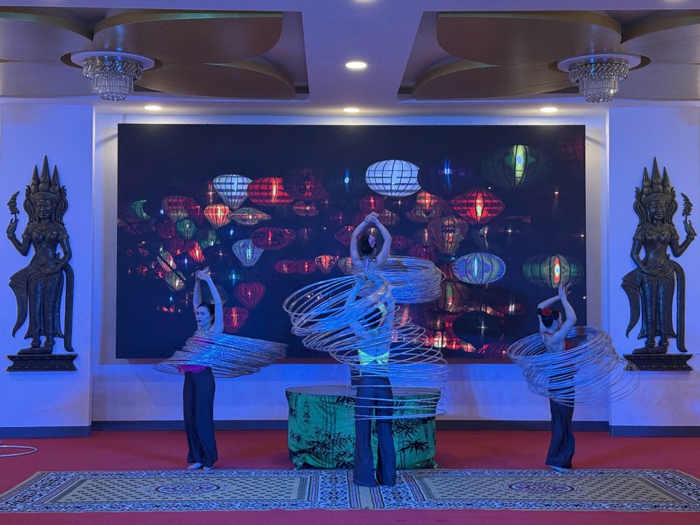 Xiếc Việt thăng hoa cùng sắc màu văn hóa dân tộc tại Siem Reap - ảnh 9