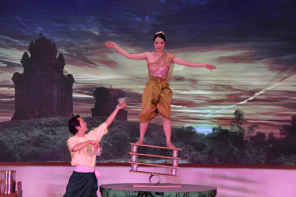 Xiếc Việt thăng hoa cùng sắc màu văn hóa dân tộc tại Siem Reap - ảnh 11