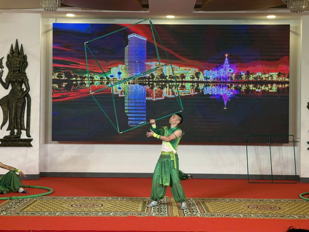 Xiếc Việt thăng hoa cùng sắc màu văn hóa dân tộc tại Siem Reap - ảnh 10