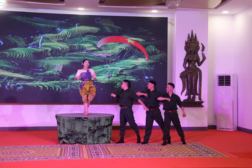 Xiếc Việt thăng hoa cùng sắc màu văn hóa dân tộc tại Siem Reap - ảnh 14