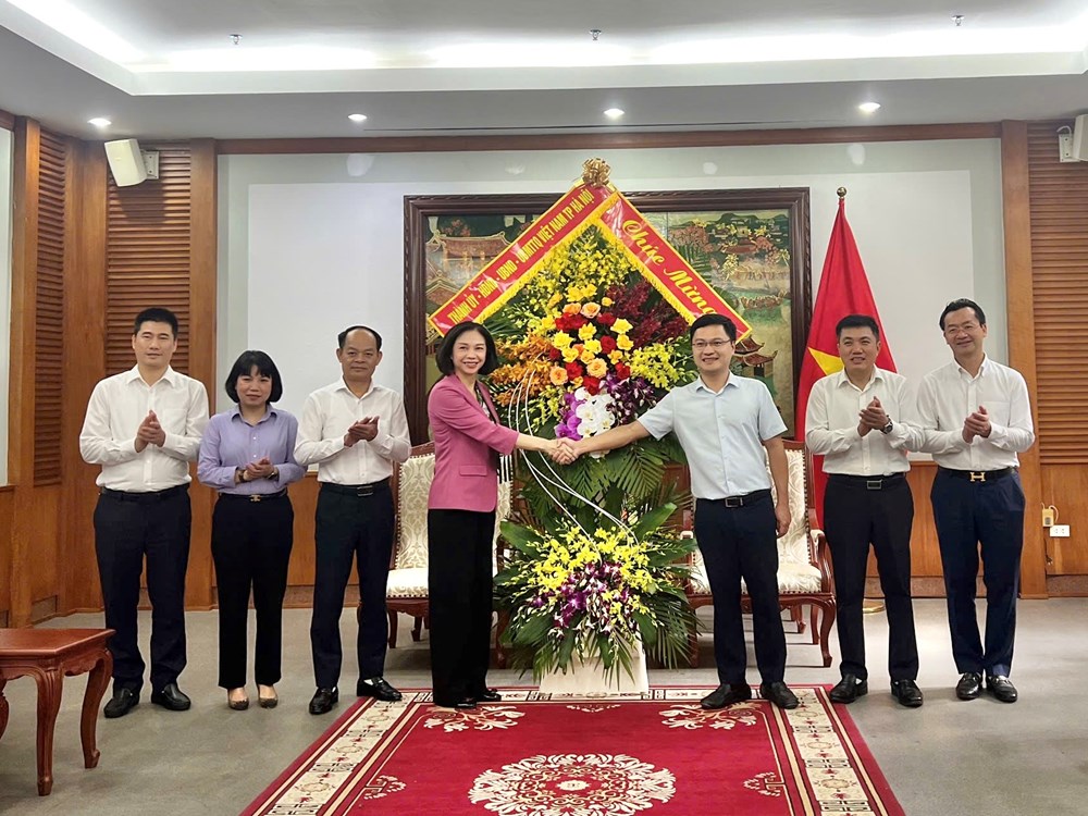 Lãnh đạo thành phố Hà Nội chúc mừng Bộ VHTTDL nhân kỷ niệm 101 năm Ngày Báo chí Cách mạng Việt Nam - ảnh 1