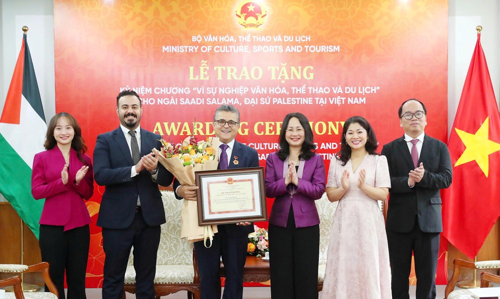 Trao tặng Kỷ niệm chương “Vì sự nghiệp Văn hóa, Thể thao và Du lịch” cho Đại sứ Palestine tại Việt Nam - ảnh 7