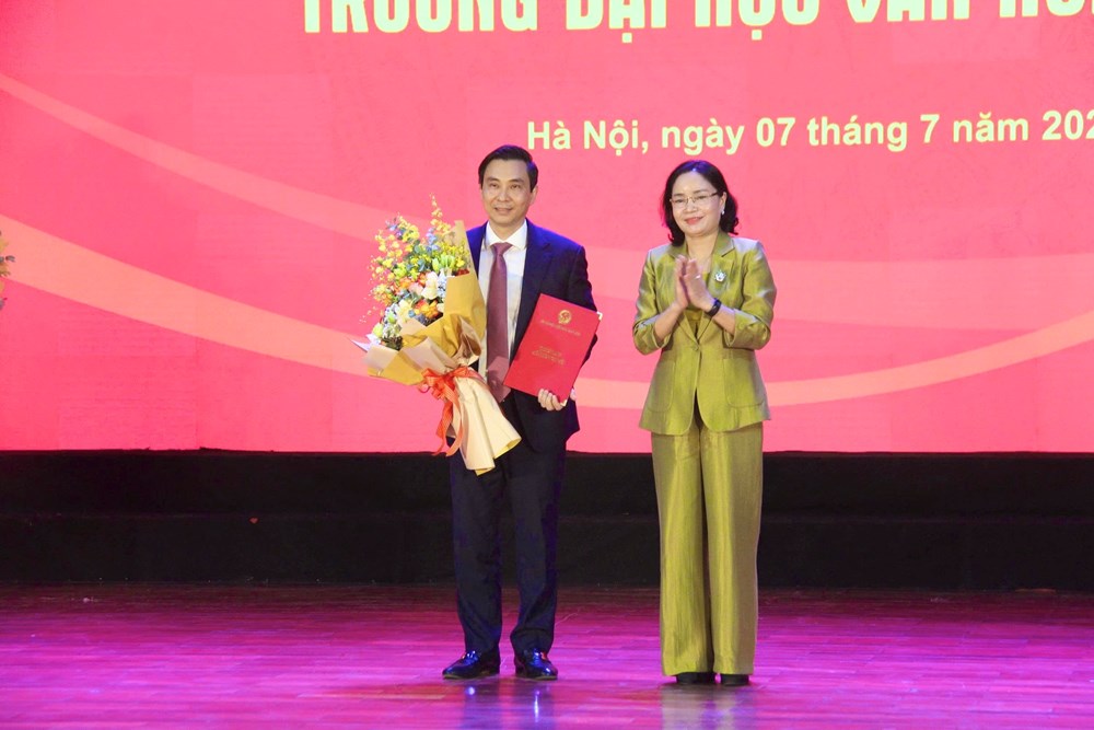 Công bố quyết định bổ nhiệm Hiệu trưởng và Phó Hiệu trưởng Trường Đại học Văn hóa Hà Nội - ảnh 1