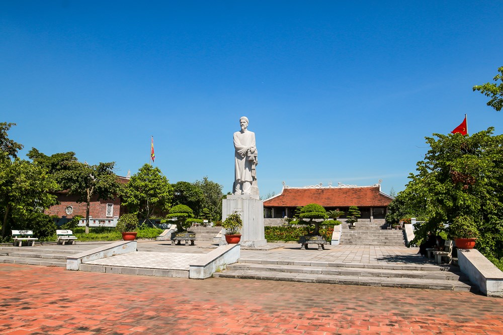 Trưng bày gần 200 hình ảnh, hiện vật, tư liệu quý về Danh nhân văn hóa Lê Quý Đôn - ảnh 1