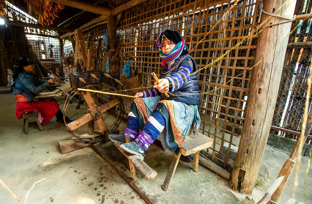 Từ thân lanh đến tấm vải: Hành trình gìn giữ hồn văn hóa người Mông - ảnh 5
