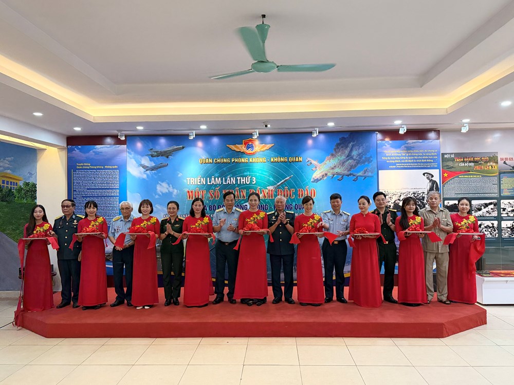 Triển lãm “Một số trận đánh độc đáo của bộ đội Phòng không – Không quân” - ảnh 2