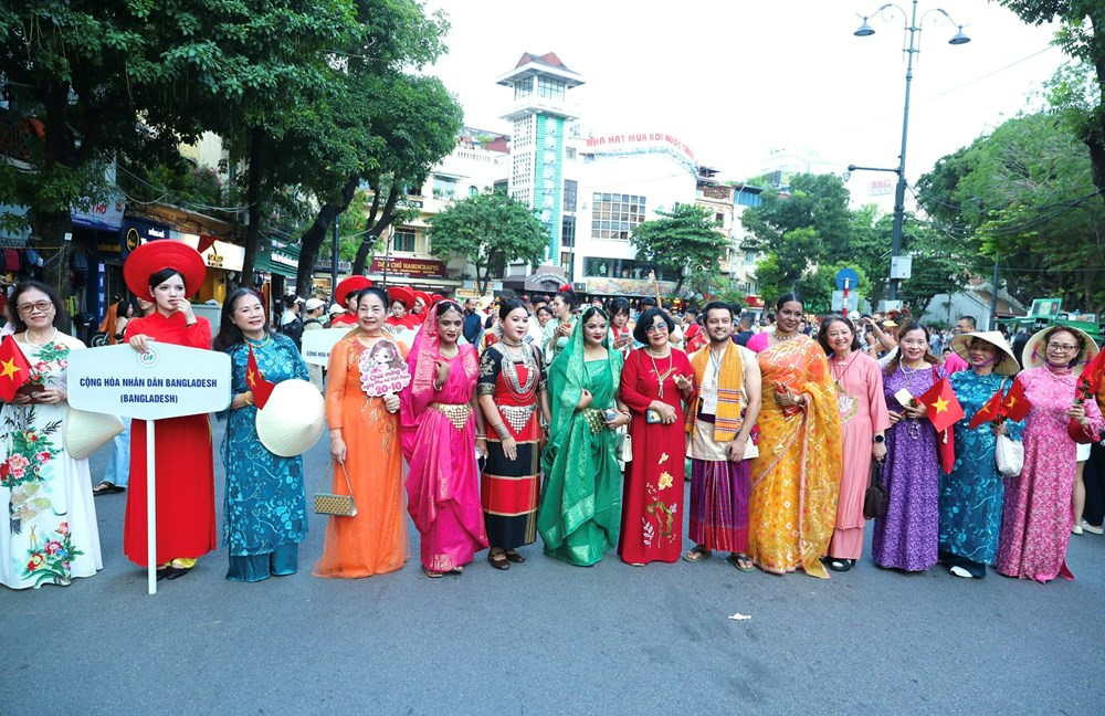 Hà Nội rực rỡ trong sắc màu văn hóa năm châu - ảnh 4