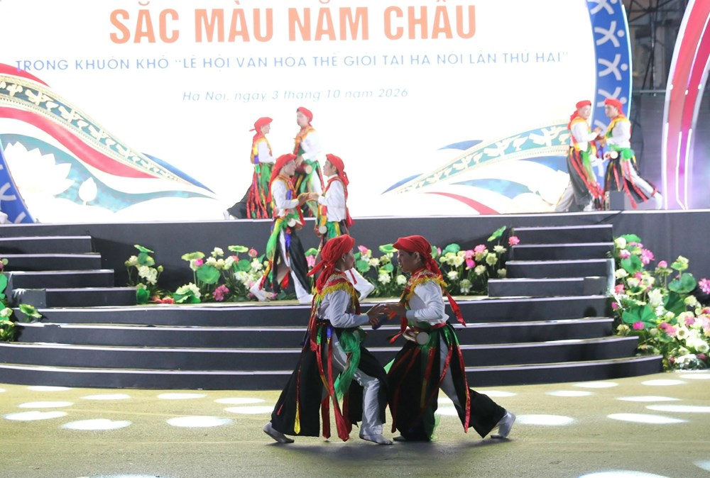 Hà Nội rực rỡ trong sắc màu văn hóa năm châu - ảnh 15