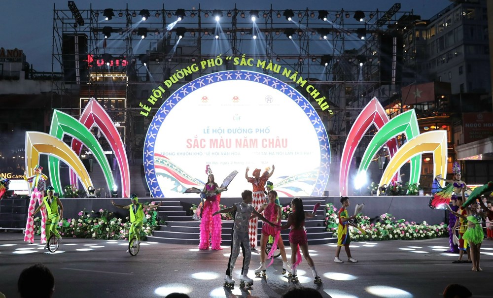 Hà Nội rực rỡ trong sắc màu văn hóa năm châu - ảnh 17