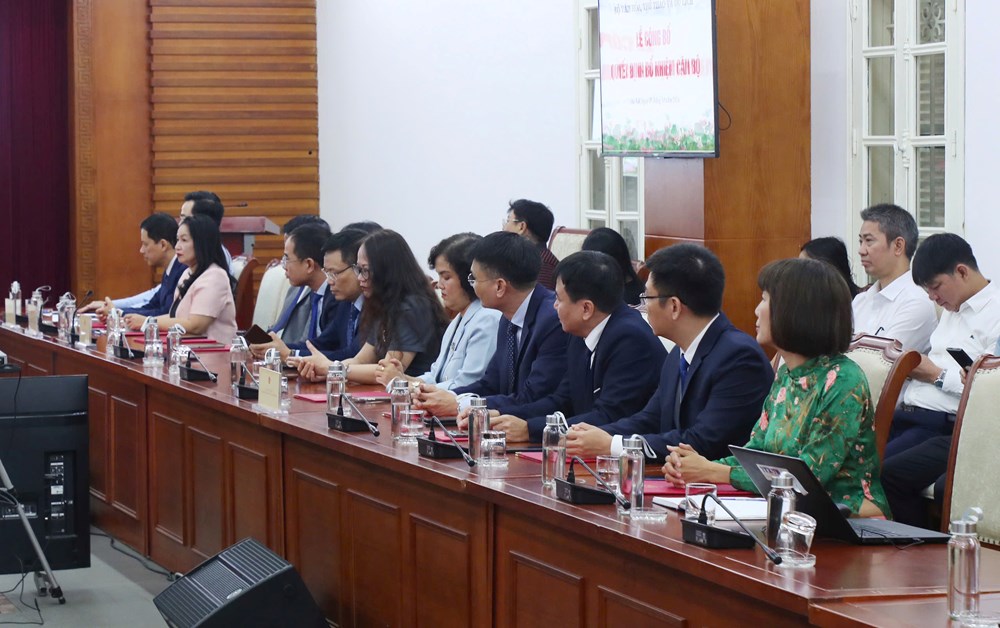 Bộ VHTTDL công bố các quyết định điều động, bổ nhiệm cán bộ - ảnh 8