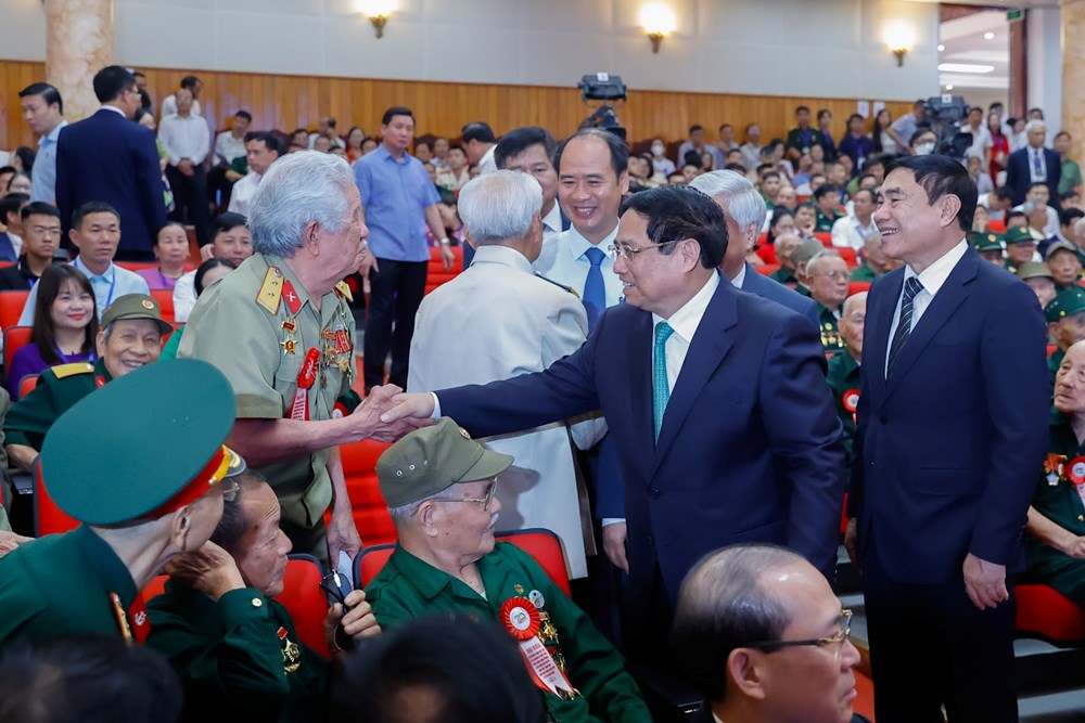 Thủ tướng dâng hương tưởng niệm Anh hùng, liệt sĩ tại Nghĩa trang liệt sĩ A1 - ảnh 3