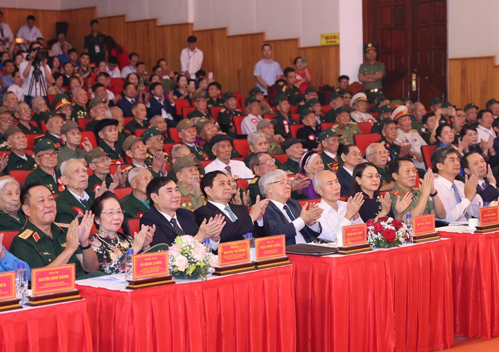 Thủ tướng dâng hương tưởng niệm Anh hùng, liệt sĩ tại Nghĩa trang liệt sĩ A1 - ảnh 4