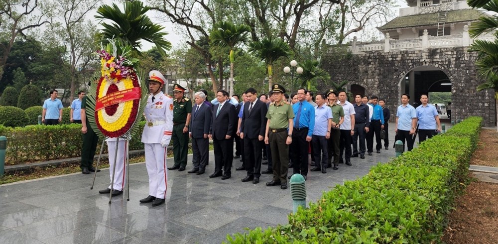 Thủ tướng dâng hương tưởng niệm Anh hùng, liệt sĩ tại Nghĩa trang liệt sĩ A1 - ảnh 2