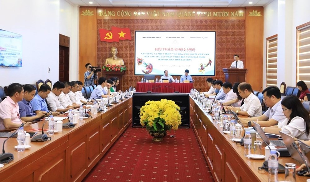 Xây dựng, giữ gìn, phát huy bản sắc văn hóa, con người Lai Châu - ảnh 2