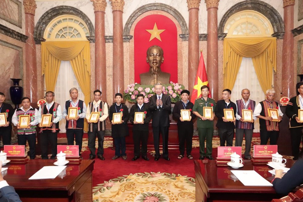 Chủ tịch nước gặp mặt người có uy tín tiêu biểu trong đồng bào dân tộc - ảnh 3