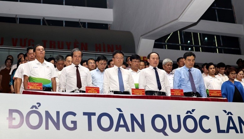 Không mang mong mỏi thành tích của người lớn tạo áp lực cho học sinh - ảnh 3