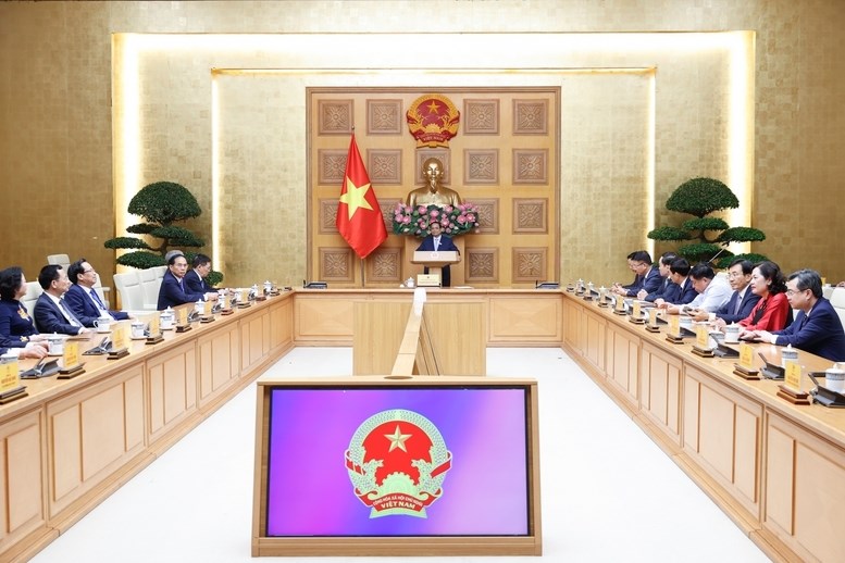Thủ tướng Phạm Minh Chính giao nhiệm vụ cho ba Phó Thủ tướng và hai Bộ trưởng - ảnh 1