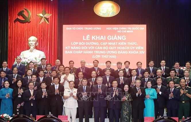 Cán bộ cấp chiến lược phải được đào tạo, bồi dưỡng đáp ứng yêu cầu, nhiệm vụ trong giai đoạn mới - ảnh 2