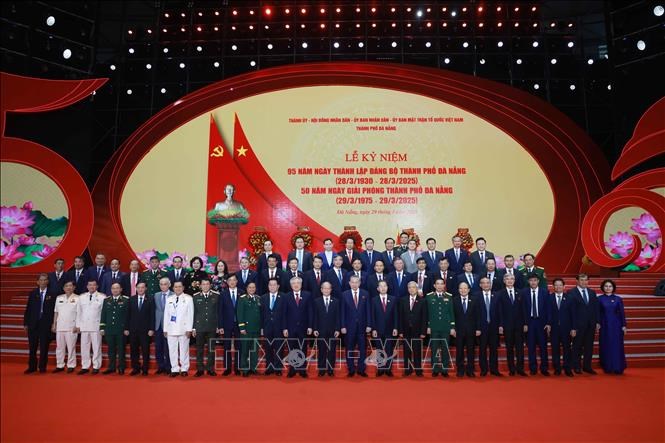 Tổng Bí thư Tô Lâm dự Lễ kỷ niệm 95 năm Ngày thành lập Đảng bộ thành phố và 50 năm Ngày Giải phóng thành phố Đà Nẵng - ảnh 4