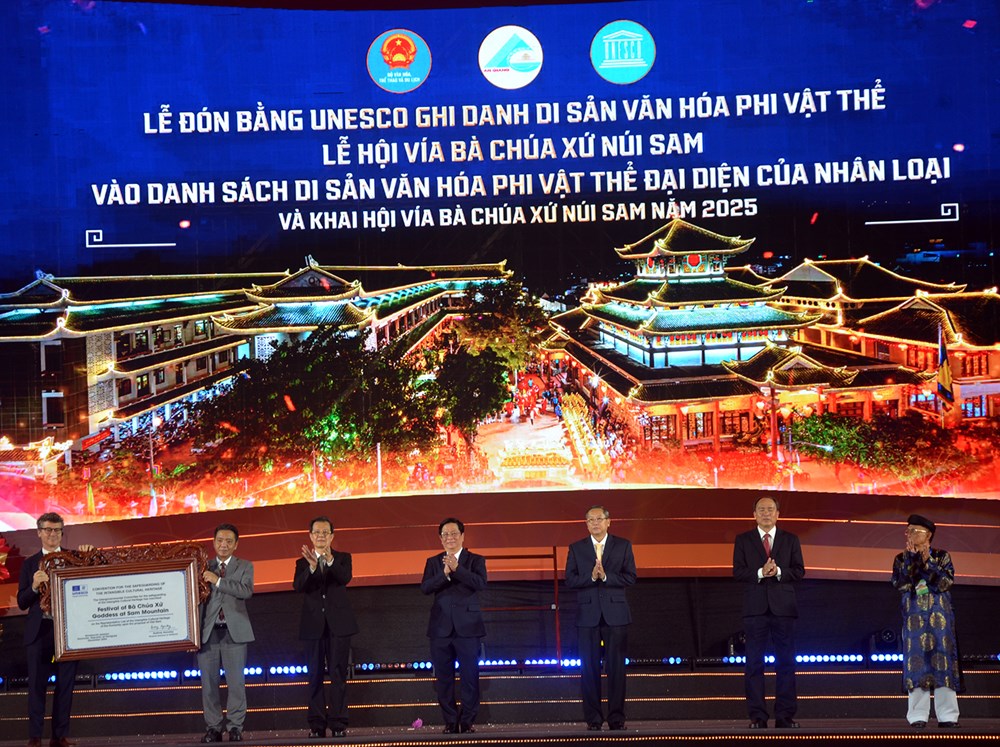 Thực hiện Chương trình hành động quốc gia bảo vệ và phát huy giá trị di sản “Lễ hội Vía Bà Chúa Xứ núi Sam” - ảnh 1