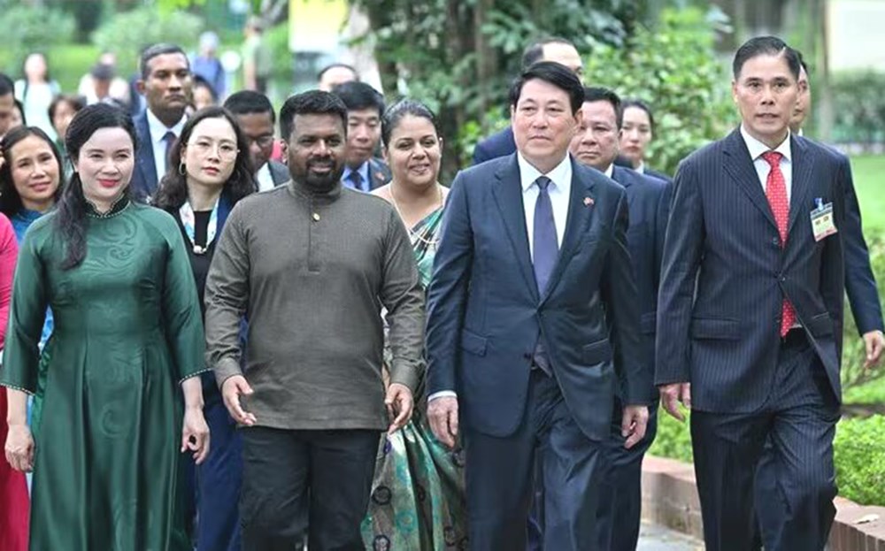 Chủ tịch nước Lương Cường cùng Tổng thống Sri Lanka thăm Khu di tích Chủ tịch Hồ Chí Minh tại Phủ Chủ tịch - ảnh 1