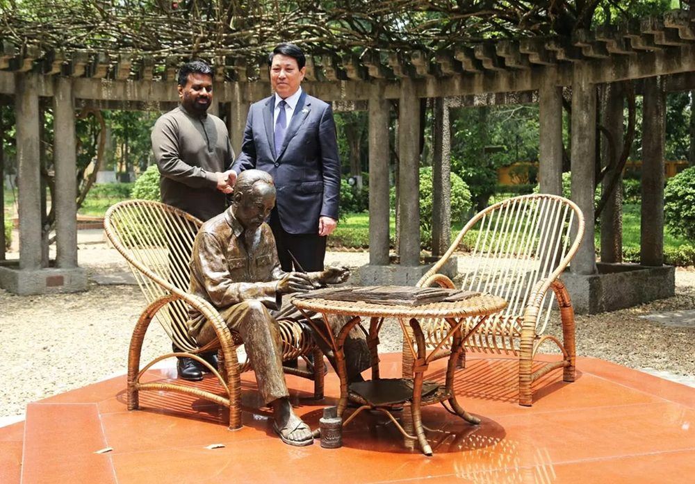 Chủ tịch nước Lương Cường cùng Tổng thống Sri Lanka thăm Khu di tích Chủ tịch Hồ Chí Minh tại Phủ Chủ tịch - ảnh 3