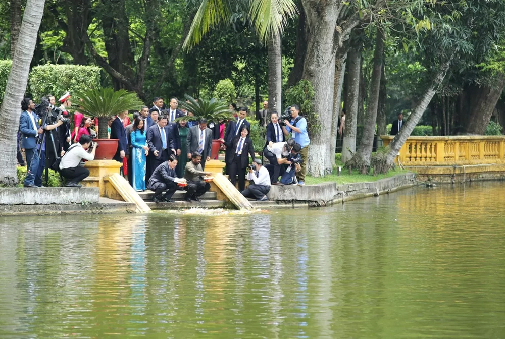 Chủ tịch nước Lương Cường cùng Tổng thống Sri Lanka thăm Khu di tích Chủ tịch Hồ Chí Minh tại Phủ Chủ tịch - ảnh 4