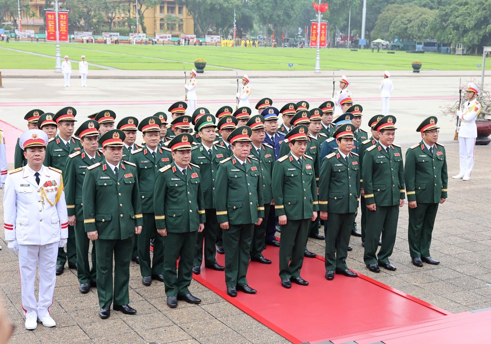 Lãnh đạo Đảng, Nhà nước vào Lăng viếng Chủ tịch Hồ Chí Minh - ảnh 3