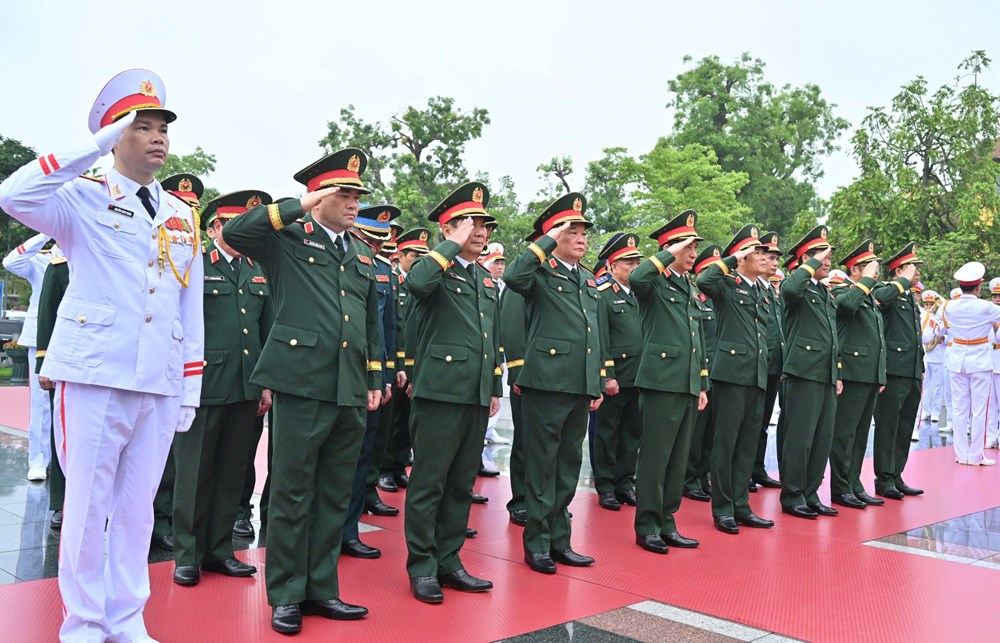 Lãnh đạo Đảng, Nhà nước vào Lăng viếng Chủ tịch Hồ Chí Minh - ảnh 7