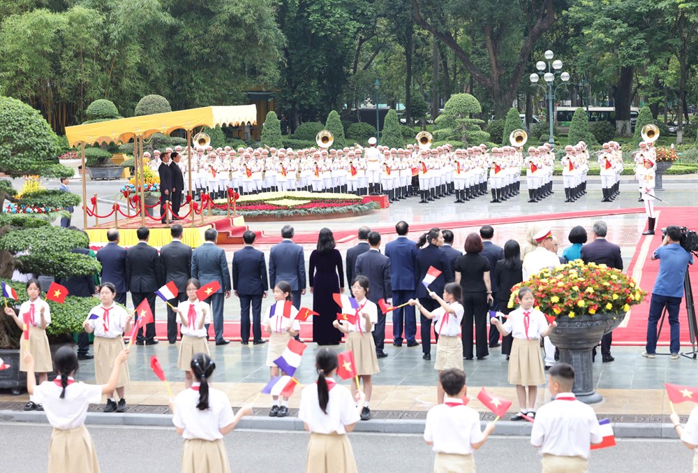 Chủ tịch nước Lương Cường chủ trì lễ đón cấp Nhà nước Tổng thống Cộng hòa Pháp - ảnh 3