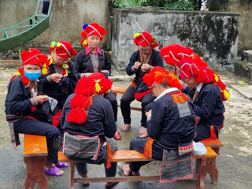 Xây dựng mô hình câu lạc bộ dân ca, dân vũ, sinh hoạt văn hóa cộng đồng dân tộc Mông tỉnh Lào Cai - ảnh 1