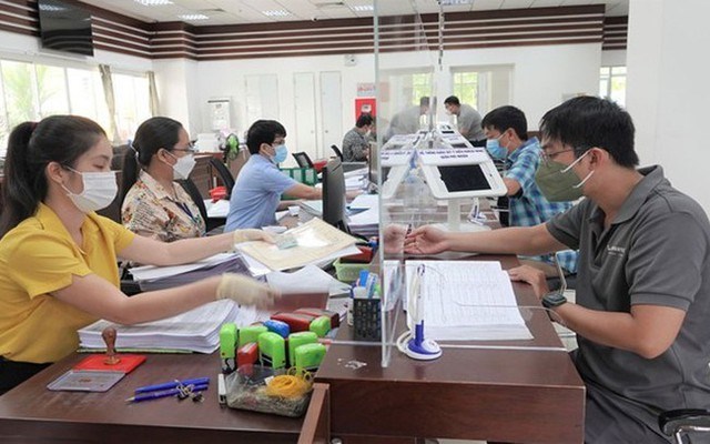 Từ hôm nay, 5 đối tượng tinh giản biên chế, 4 đối tượng nghỉ hưu trước tuổi được hưởng chế độ theo quy định mới - ảnh 1