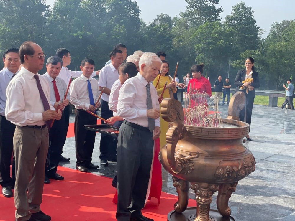 Khánh thành Tượng đài Trung tâm Khu tưởng niệm Chiến khu D - ảnh 2