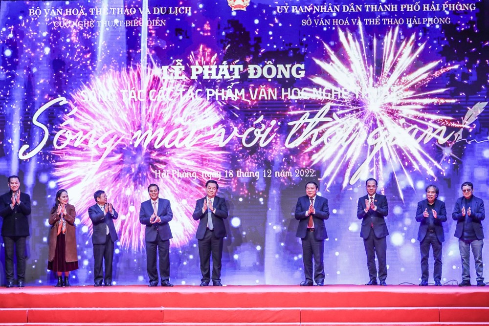 Thủ tướng yêu cầu phát động phong trào thi đua khuyến khích sáng tác các tác phẩm văn học-nghệ thuật có giá trị cao - ảnh 2