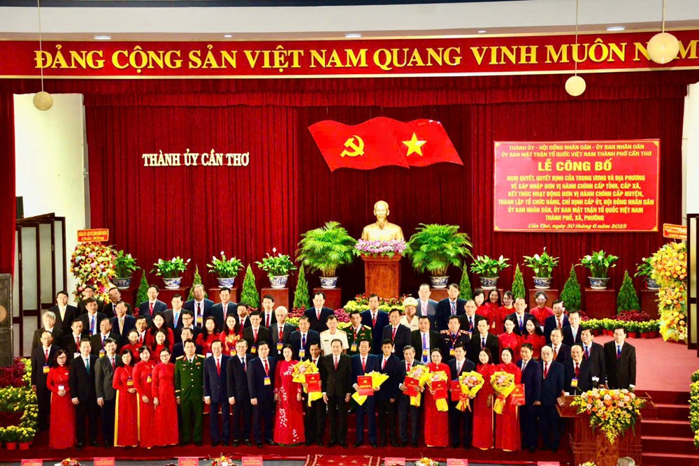 Chủ tịch Quốc hội dự Lễ công bố Nghị quyết, Quyết định thành lập TP Cần Thơ (mới) - ảnh 4