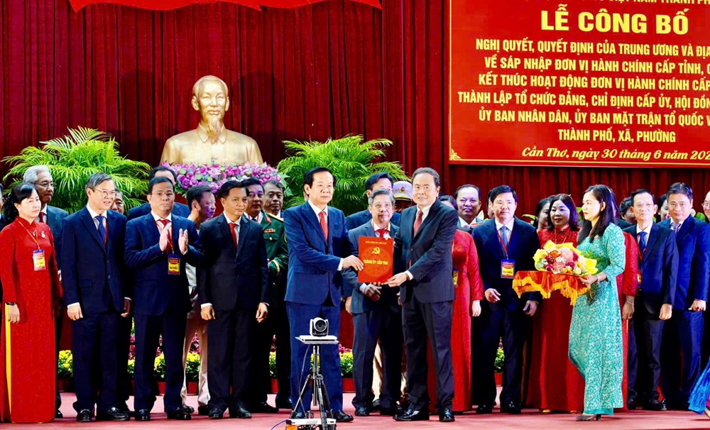 Chủ tịch Quốc hội dự Lễ công bố Nghị quyết, Quyết định thành lập TP Cần Thơ (mới) - ảnh 2