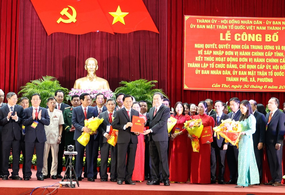 Chủ tịch Quốc hội dự Lễ công bố Nghị quyết, Quyết định thành lập TP Cần Thơ (mới) - ảnh 3