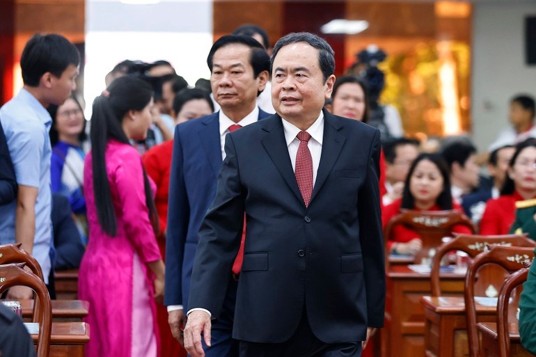Sáng nay, cả nước đồng loạt công bố Nghị quyết, Quyết định sáp nhập đơn vị hành chính, chỉ định nhân sự - ảnh 4
