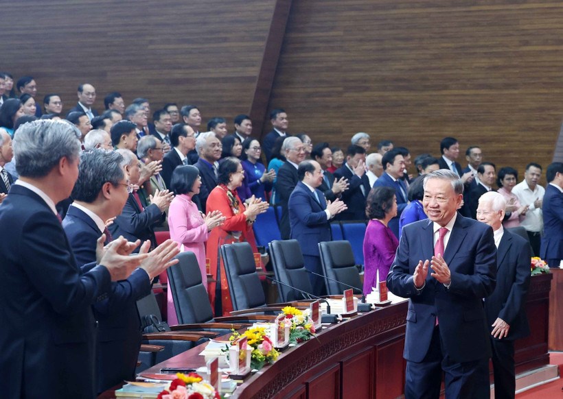 Sáng nay, cả nước đồng loạt công bố Nghị quyết, Quyết định sáp nhập đơn vị hành chính, chỉ định nhân sự - ảnh 1