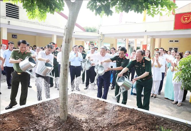 Người có công là tài sản quý, là biểu tượng của ý chí, nghị lực Việt Nam - ảnh 5