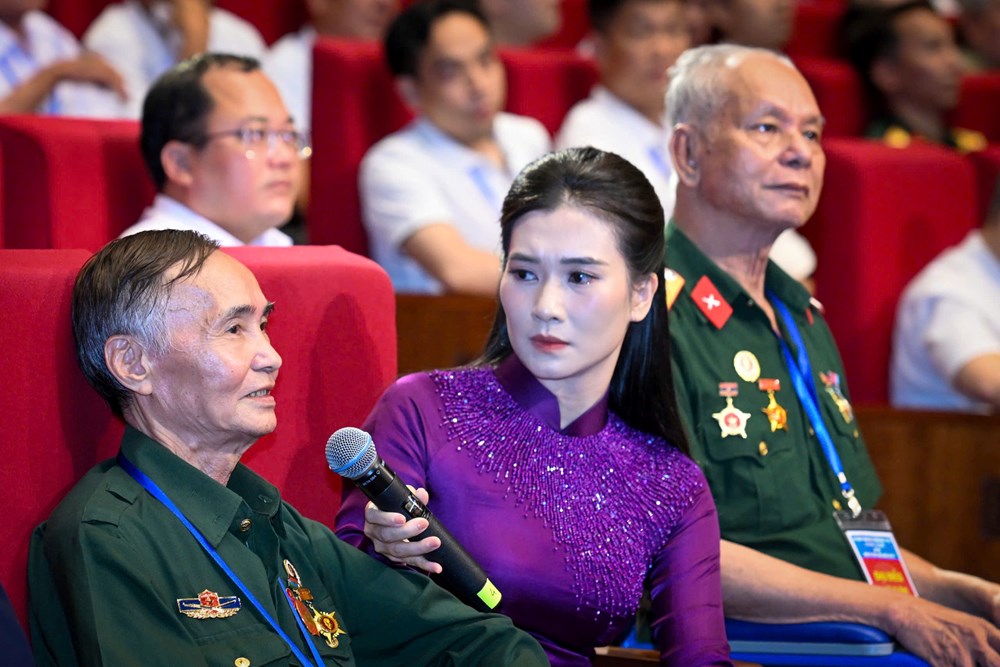 Tổng Bí thư Tô Lâm dự cuộc gặp mặt người có công, nhân chứng lịch sử tiêu biểu - ảnh 4