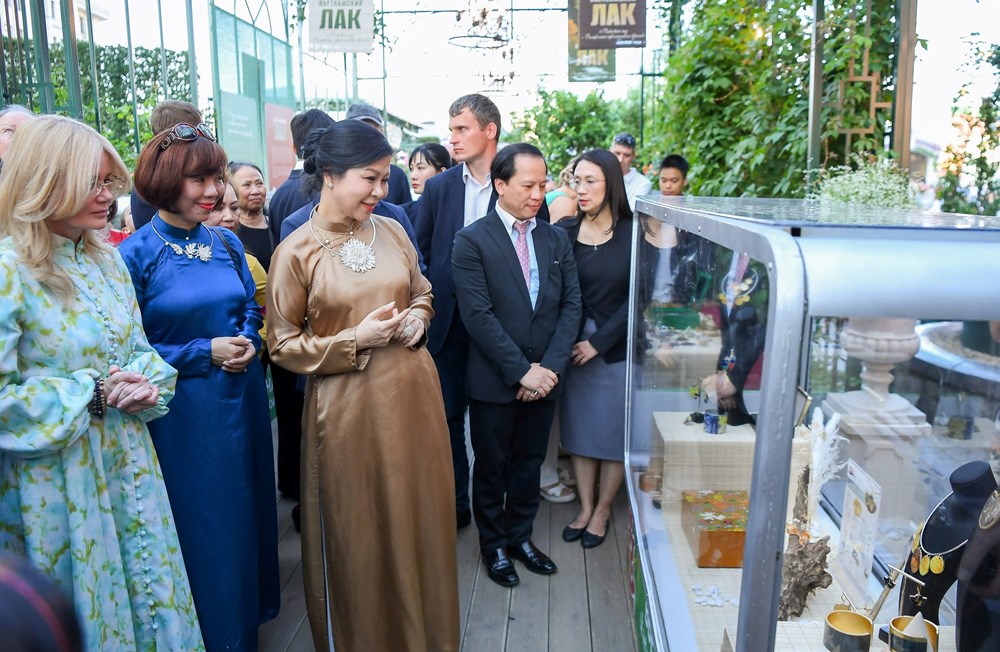 Những món quà văn hoá đặc biệt từ Việt Nam - Miền Nhiệt đới tới bạn bè nước Nga - ảnh 1