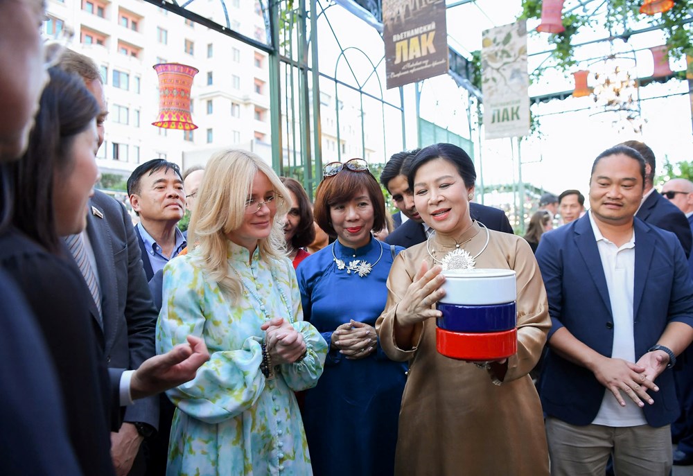 Những món quà văn hoá đặc biệt từ Việt Nam - Miền Nhiệt đới tới bạn bè nước Nga - ảnh 2