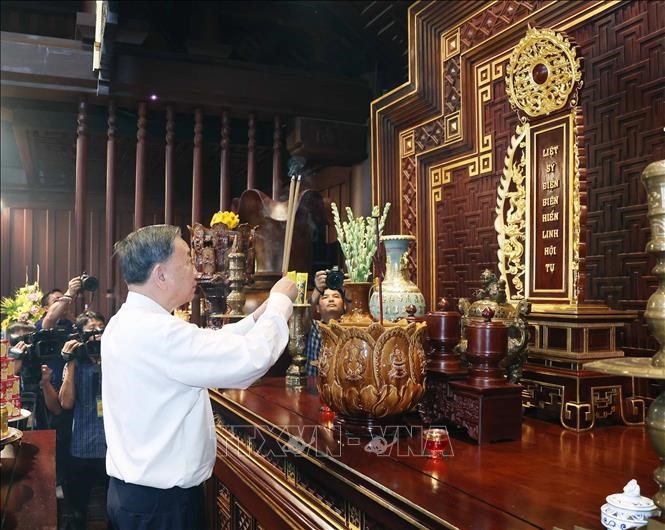 Tổng Bí thư Tô Lâm dâng hương tưởng niệm các Anh hùng, Liệt sĩ tại Điện Biên - ảnh 3