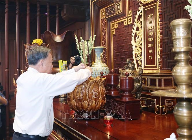 Tổng Bí thư Tô Lâm dâng hương tưởng niệm các Anh hùng, Liệt sĩ tại Điện Biên - ảnh 4