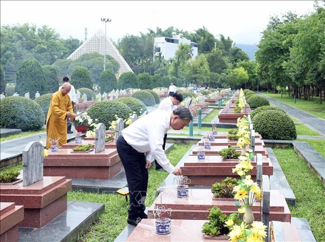 Tổng Bí thư Tô Lâm dâng hương tưởng niệm các Anh hùng, Liệt sĩ tại Điện Biên - ảnh 7
