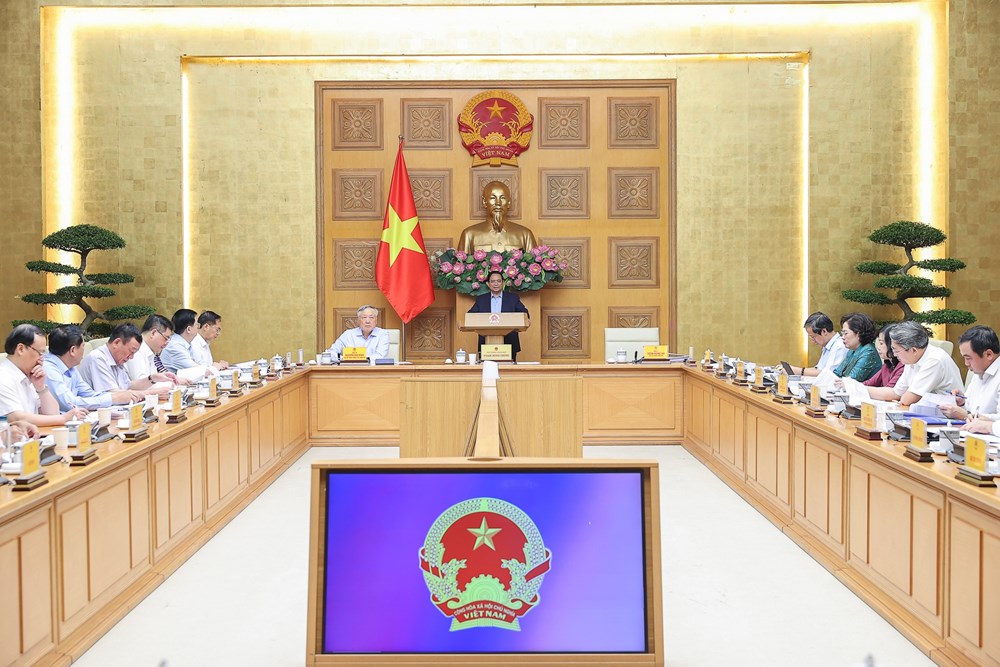 Thủ tướng chủ trì hội nghị đánh giá việc sắp xếp tổ chức bộ máy và vận hành chính quyền địa phương 2 cấp - ảnh 1