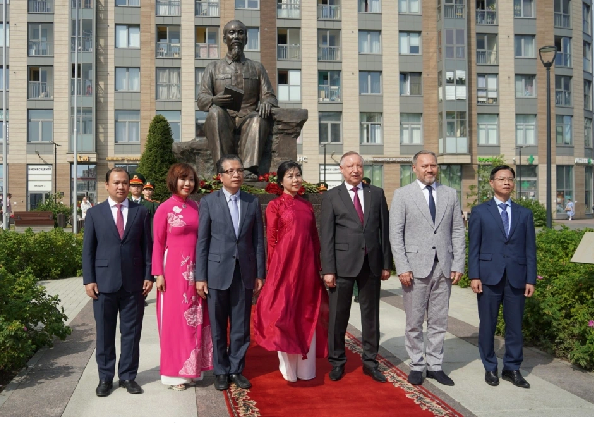 Phu nhân Ngô Phương Ly tham dự lễ khánh thành Quảng trường Hồ Chí Minh tại Saint Petersburg - ảnh 3