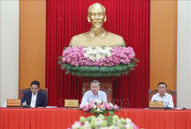 Tiếp tục chủ động rà soát, hoàn thiện dự thảo các văn kiện Đại hội XIV của Đảng - ảnh 2
