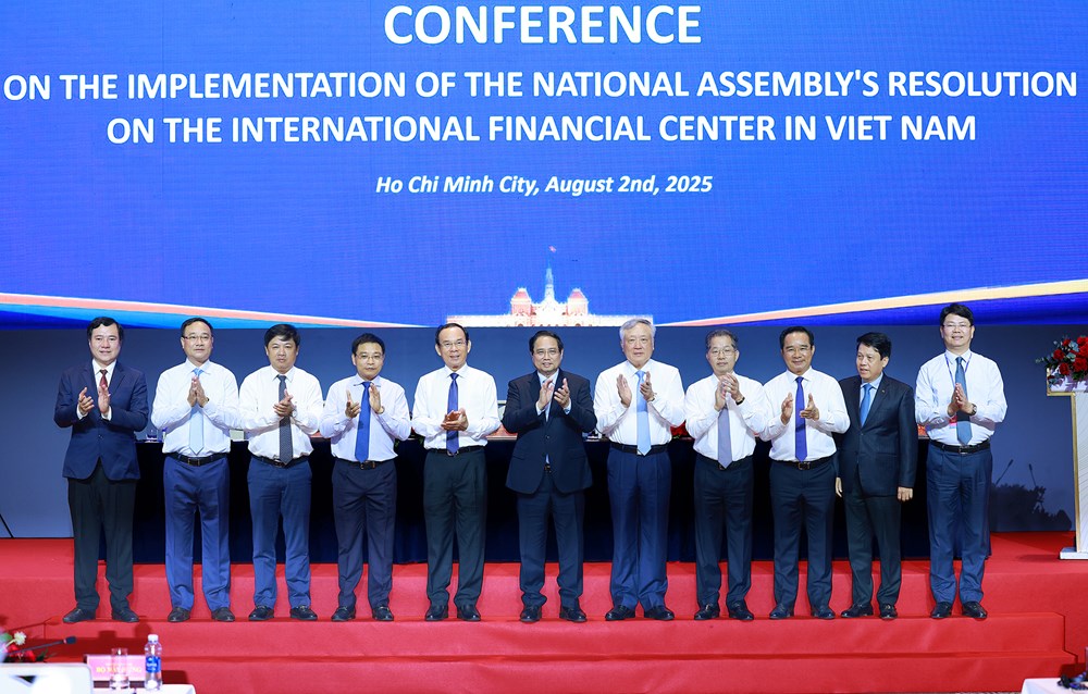 Thủ tướng chủ trì Hội nghị triển khai Nghị quyết của Quốc hội về Trung tâm tài chính quốc tế - ảnh 1